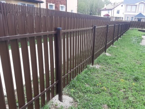 Забор из евроштакетника с утрамбовкой щебнем 70 метров фото в Сарове