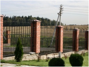 Кованые заборы на ленточном фундаменте 70 метров фото недорого