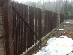 Забор из евроштакетника в шахматном порядке 122 метра фото в Сарове