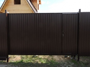 Ворота из профнастила откатные - пример 11 фото в Сарове
