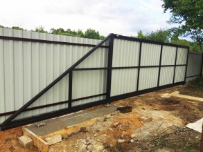 Откатные ворота с ручным управлением - пример 1 фото в Сарове