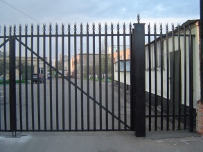 Сварные заборы с бетонированием столбов 12 метров фото в Сарове