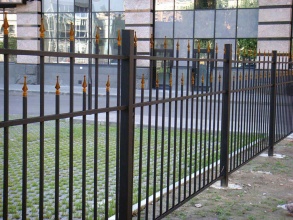 Сварные заборы с бетонированием столбов 150 метров фото под ключ