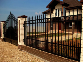 Сварные заборы с кирпичными столбами 12 метров фото в Сарове