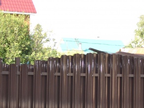 Забор из евроштакетника на ленточном фундаменте 10 метров фото в Сарове