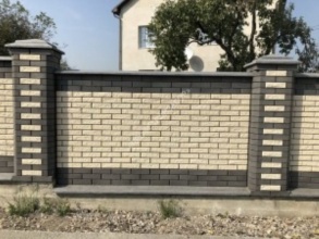 Кирпичный забор сплошной 20 соток фото цена за метр под ключ