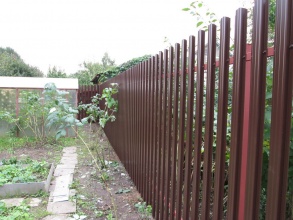 Забор из евроштакетника с забивными столбами 86 метров фото в Сарове